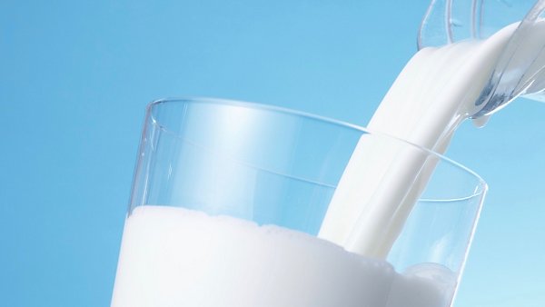 milk-poured-into-glass
